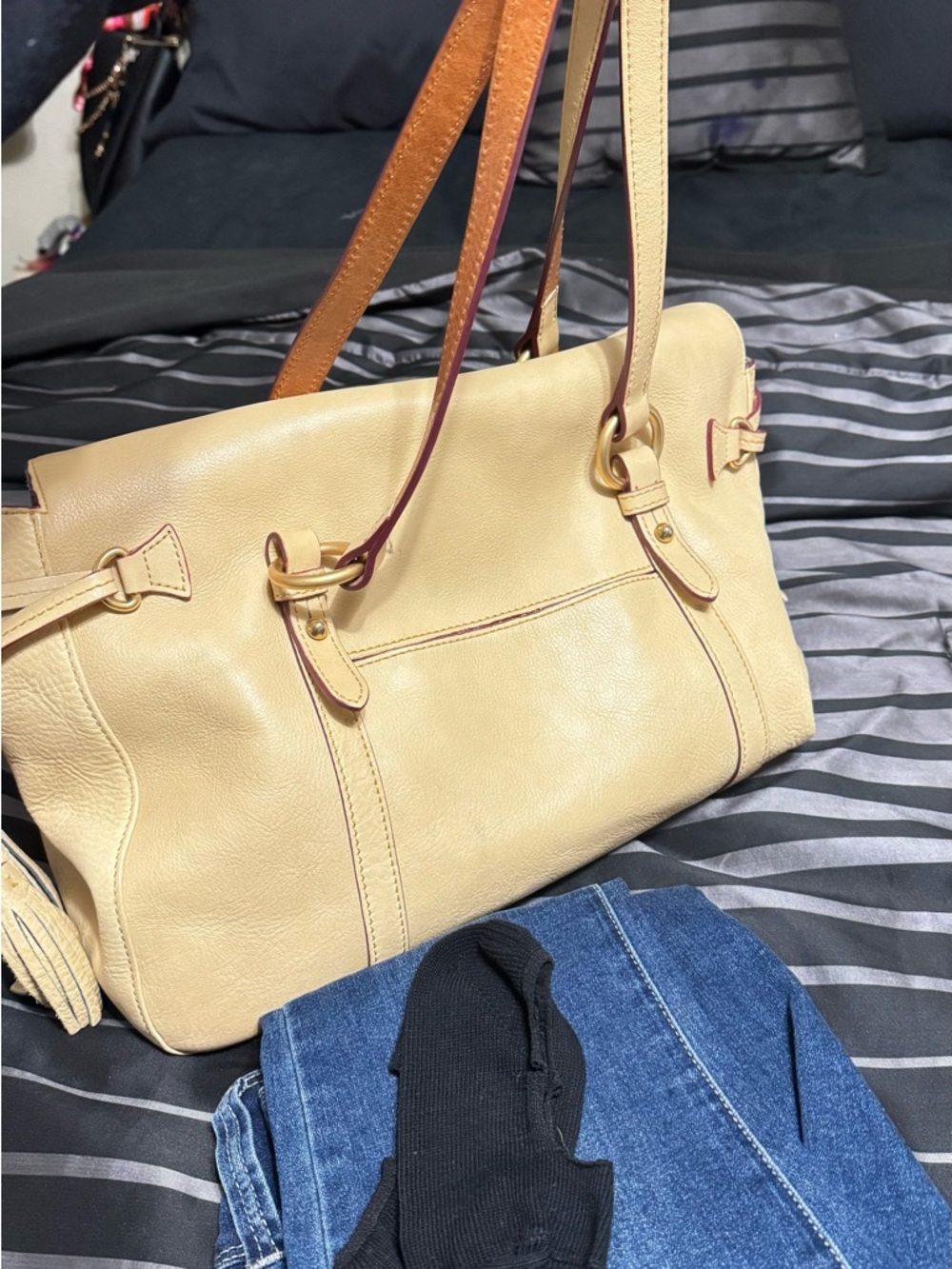 Dooney & Bourke Cream Leather Shoulder Bag with Brown Straps - Picture 3 of 7